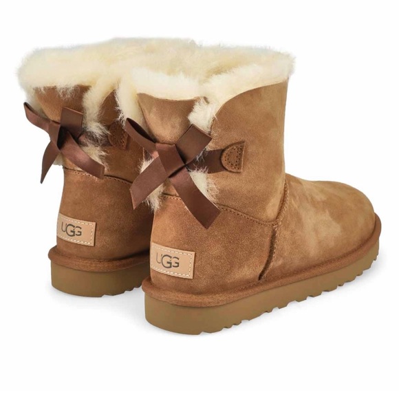 UGG Shoes - Ugg Australia Bailey bow Sherpa lines size 6
